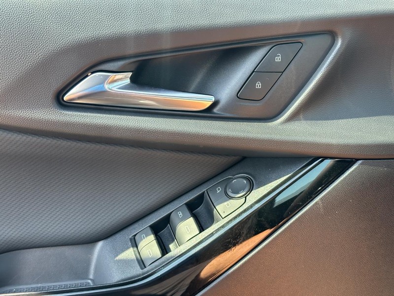 Chevrolet Equinox Vehicle Full-screen Gallery Image 17
