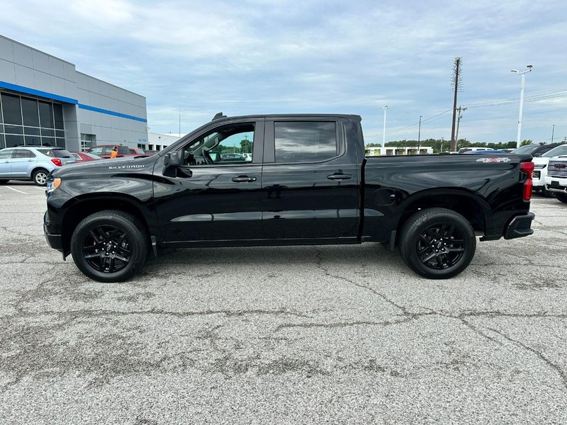 Chevrolet Silverado 1500 Vehicle Full-screen Gallery Image 2