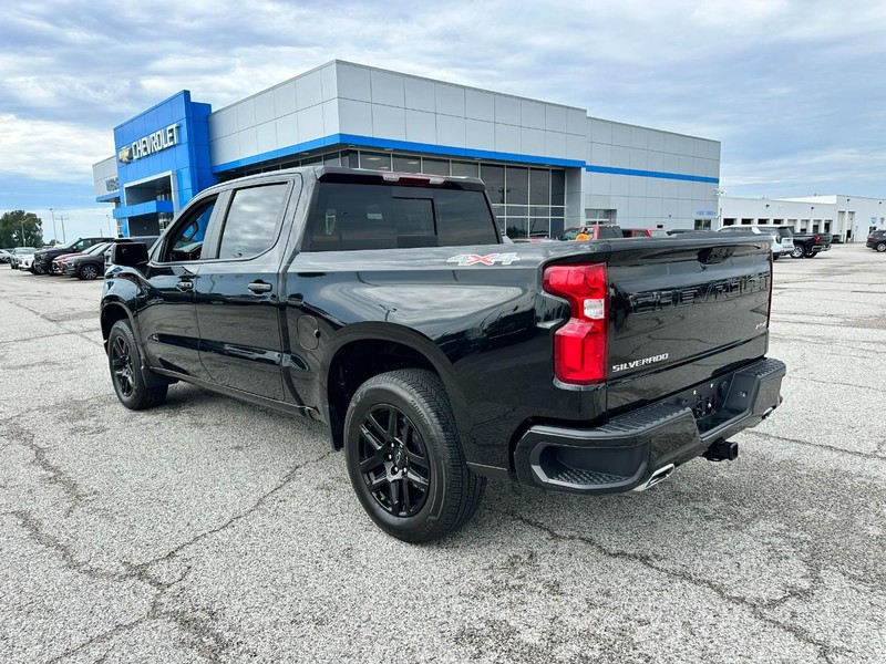 Chevrolet Silverado 1500 Vehicle Full-screen Gallery Image 3