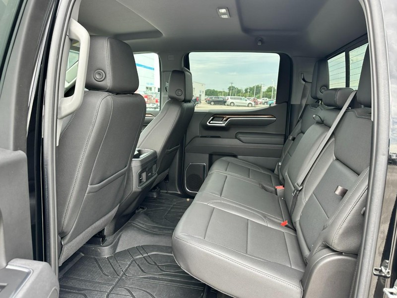 Chevrolet Silverado 1500 Vehicle Full-screen Gallery Image 10