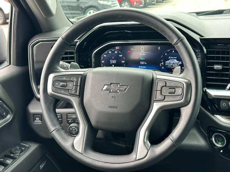 Chevrolet Silverado 1500 Vehicle Full-screen Gallery Image 12
