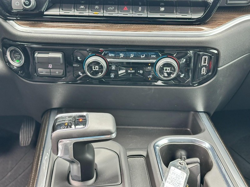 Chevrolet Silverado 1500 Vehicle Full-screen Gallery Image 14