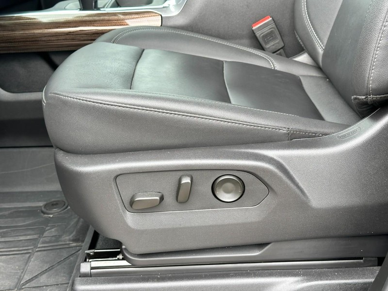 Chevrolet Silverado 1500 Vehicle Full-screen Gallery Image 17