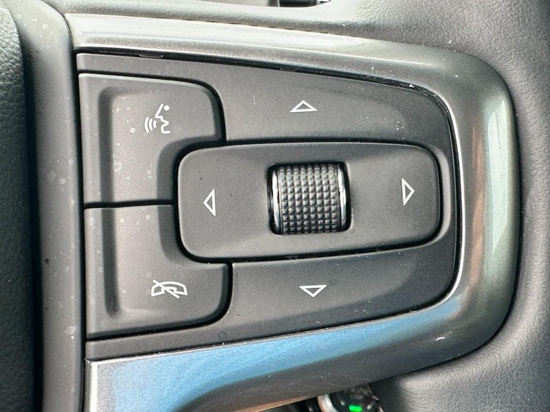 Chevrolet Silverado 1500 Vehicle Full-screen Gallery Image 19
