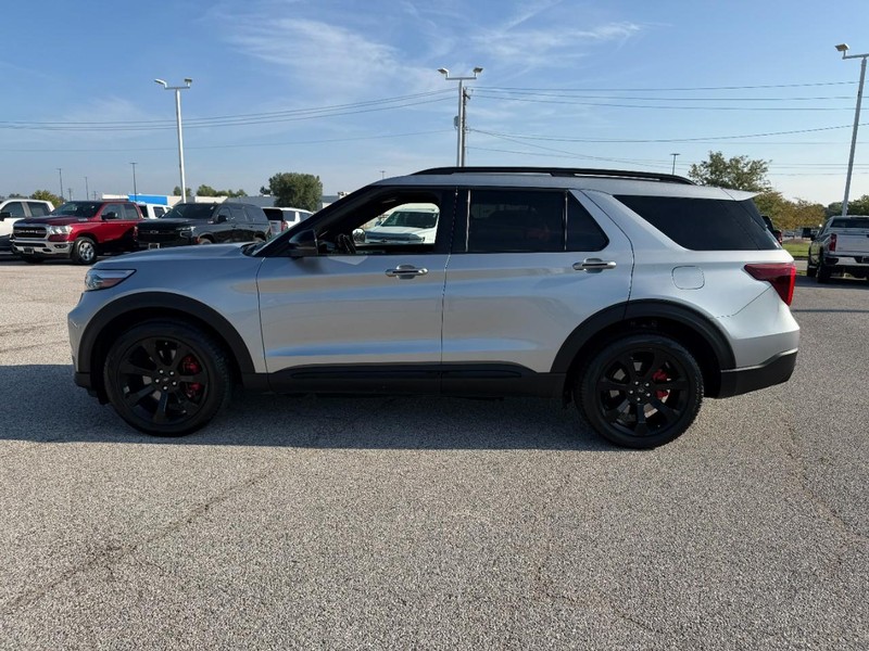 Ford Explorer Vehicle Full-screen Gallery Image 2