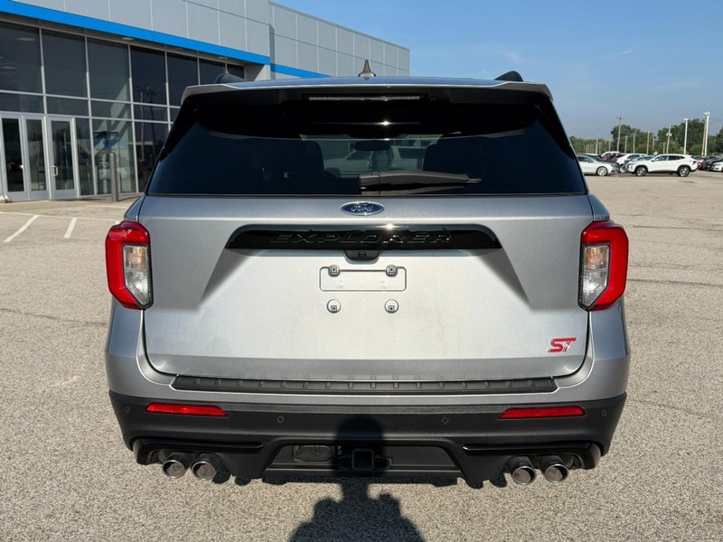 Ford Explorer Vehicle Full-screen Gallery Image 4
