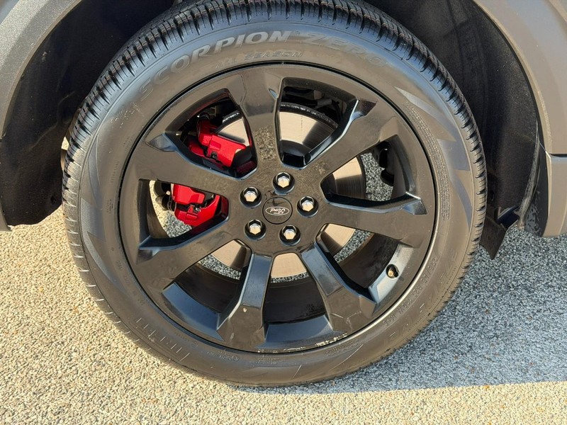 Ford Explorer Vehicle Full-screen Gallery Image 6
