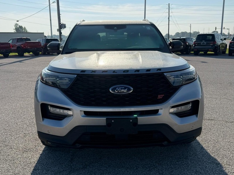 Ford Explorer Vehicle Full-screen Gallery Image 9