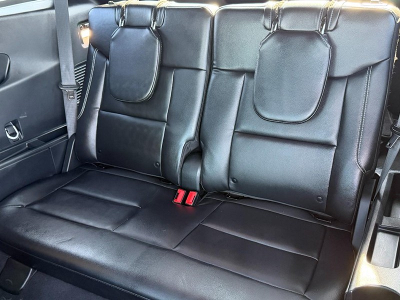 Ford Explorer Vehicle Full-screen Gallery Image 11