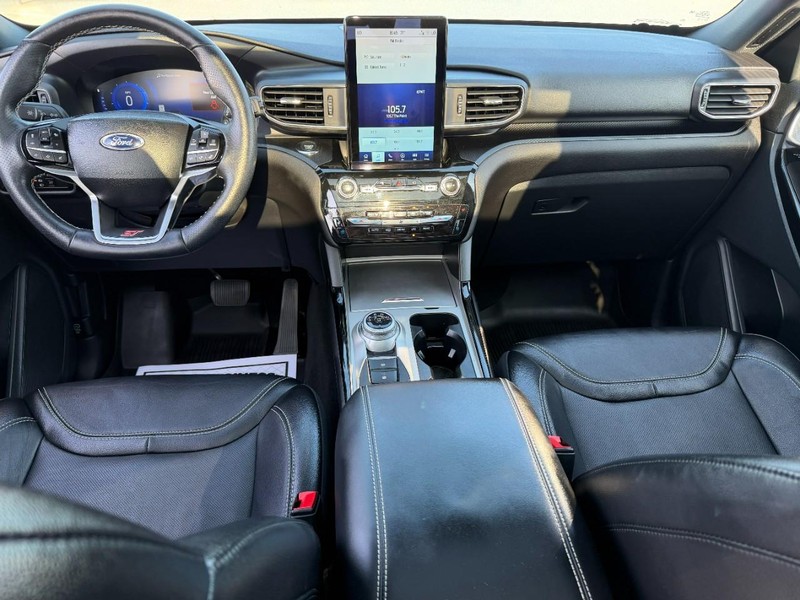 Ford Explorer Vehicle Full-screen Gallery Image 14