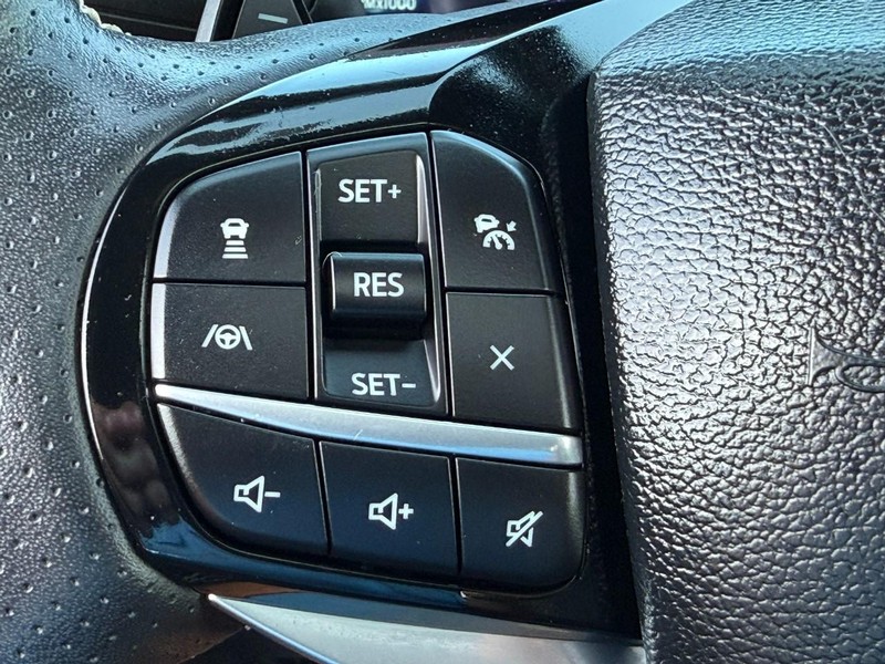 Ford Explorer Vehicle Full-screen Gallery Image 22