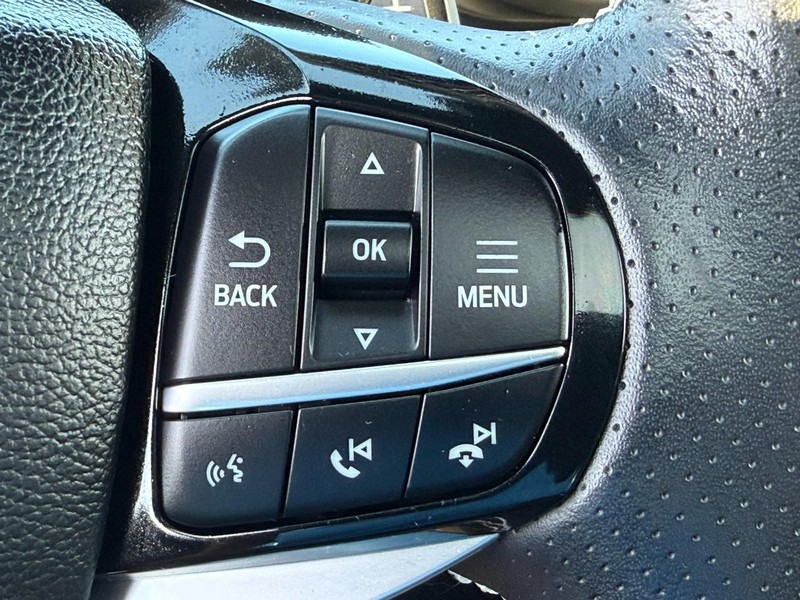 Ford Explorer Vehicle Full-screen Gallery Image 23