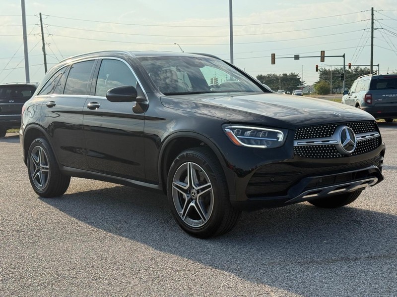 Mercedes-Benz GLC Vehicle Full-screen Gallery Image 8