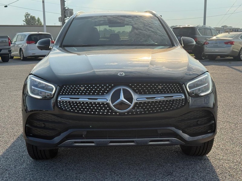 Mercedes-Benz GLC Vehicle Full-screen Gallery Image 9