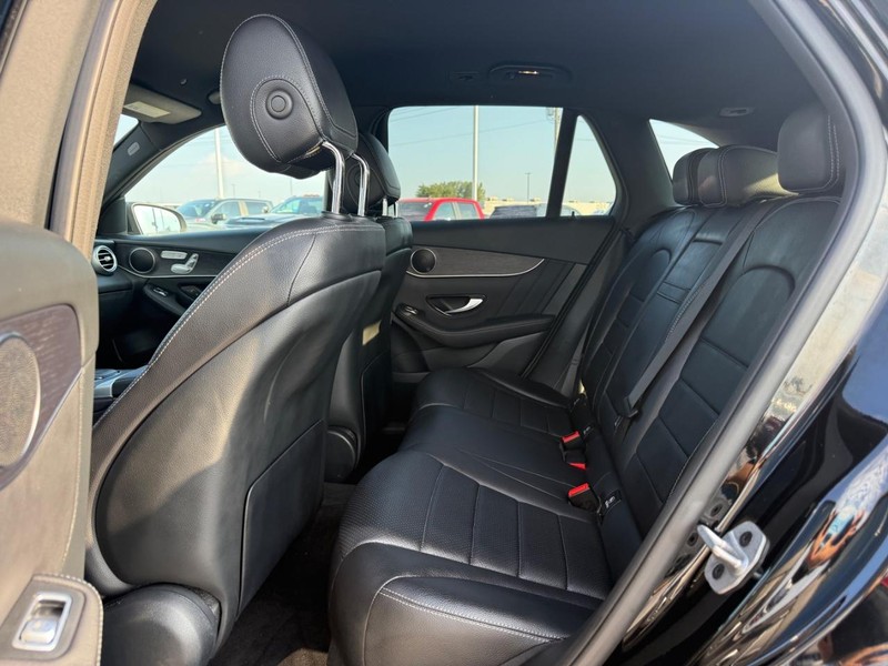 Mercedes-Benz GLC Vehicle Full-screen Gallery Image 10