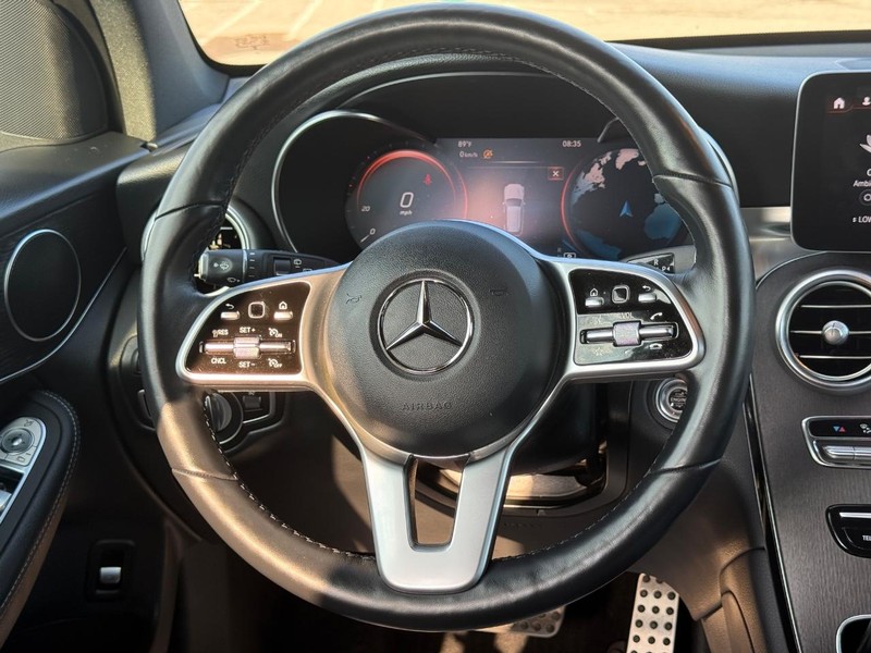 Mercedes-Benz GLC Vehicle Full-screen Gallery Image 12