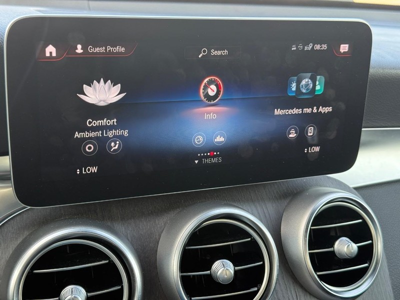 Mercedes-Benz GLC Vehicle Full-screen Gallery Image 16