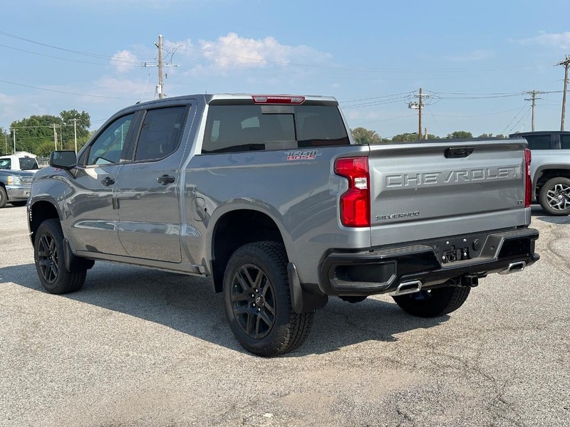 Chevrolet Silverado 1500 Vehicle Full-screen Gallery Image 3