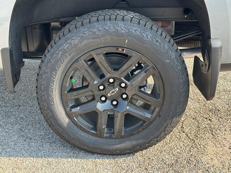 Chevrolet Silverado 1500 Vehicle Full-screen Gallery Image 4