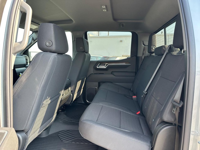 Chevrolet Silverado 1500 Vehicle Full-screen Gallery Image 5