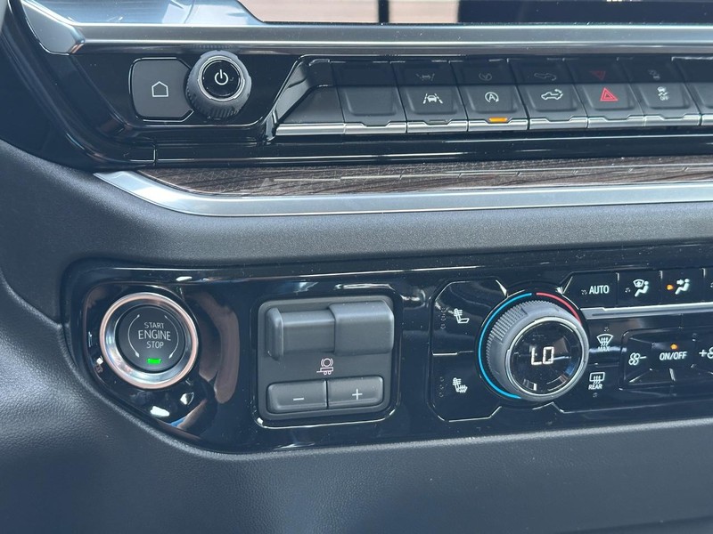 Chevrolet Silverado 1500 Vehicle Full-screen Gallery Image 12