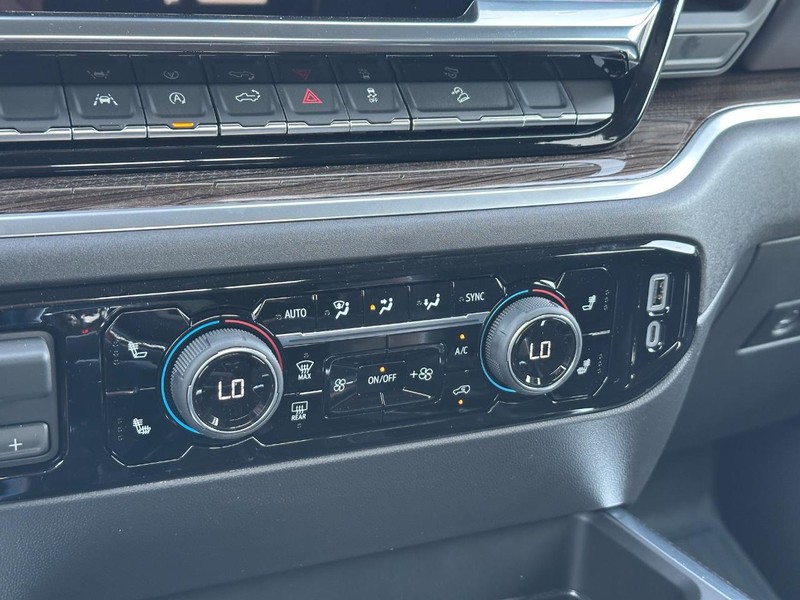 Chevrolet Silverado 1500 Vehicle Full-screen Gallery Image 13