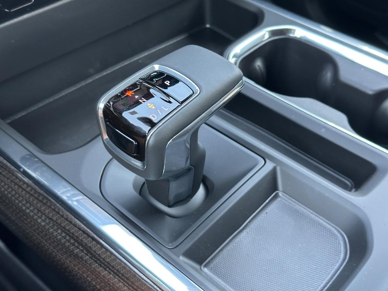 Chevrolet Silverado 1500 Vehicle Full-screen Gallery Image 14