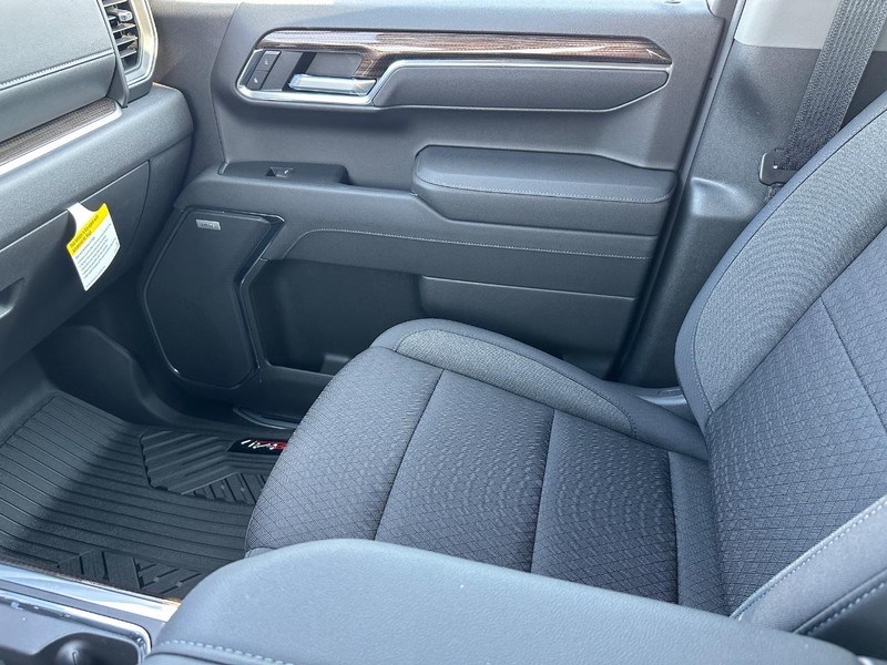 Chevrolet Silverado 1500 Vehicle Full-screen Gallery Image 15