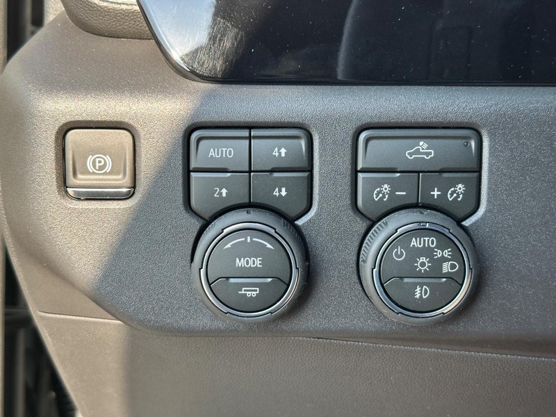Chevrolet Silverado 1500 Vehicle Full-screen Gallery Image 16