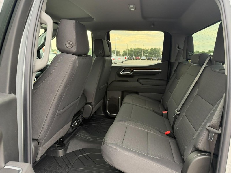 Chevrolet Silverado 1500 Vehicle Full-screen Gallery Image 4