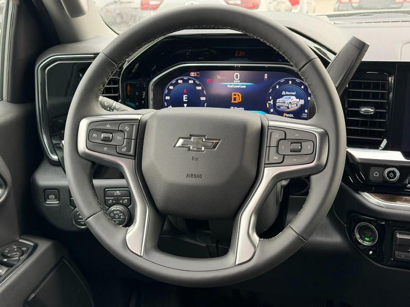 Chevrolet Silverado 1500 Vehicle Full-screen Gallery Image 6