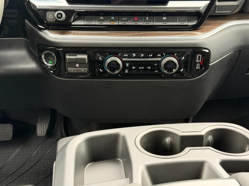 Chevrolet Silverado 1500 Vehicle Full-screen Gallery Image 8