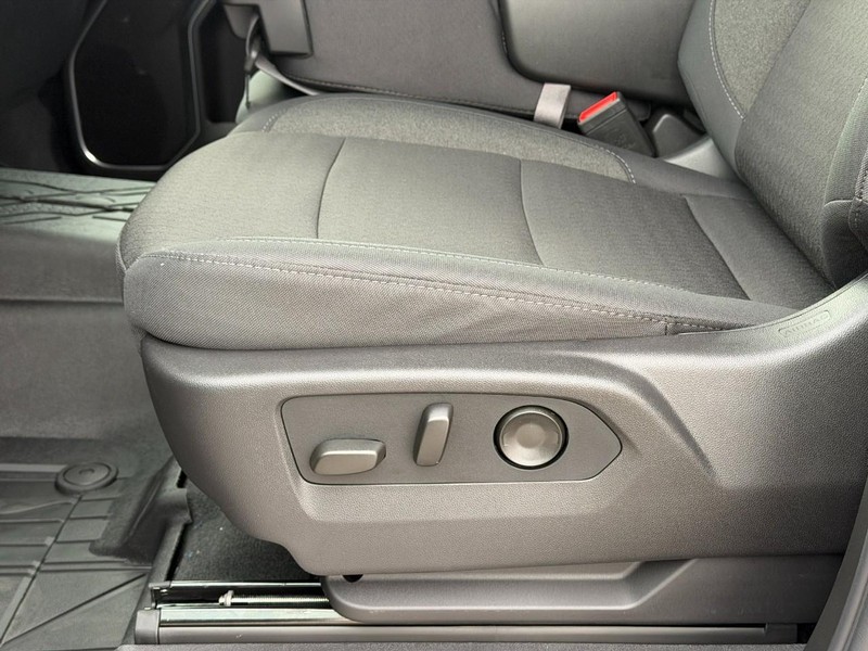 Chevrolet Silverado 1500 Vehicle Full-screen Gallery Image 9