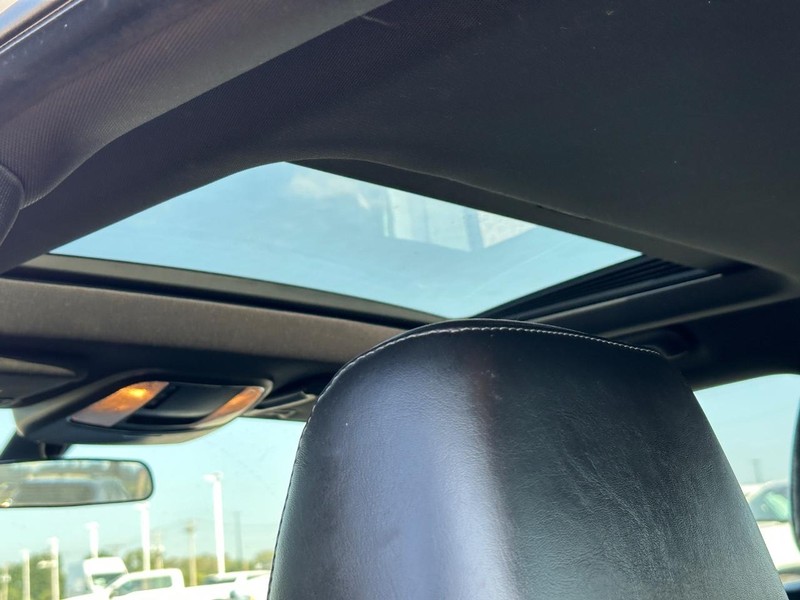Dodge Charger Vehicle Full-screen Gallery Image 11