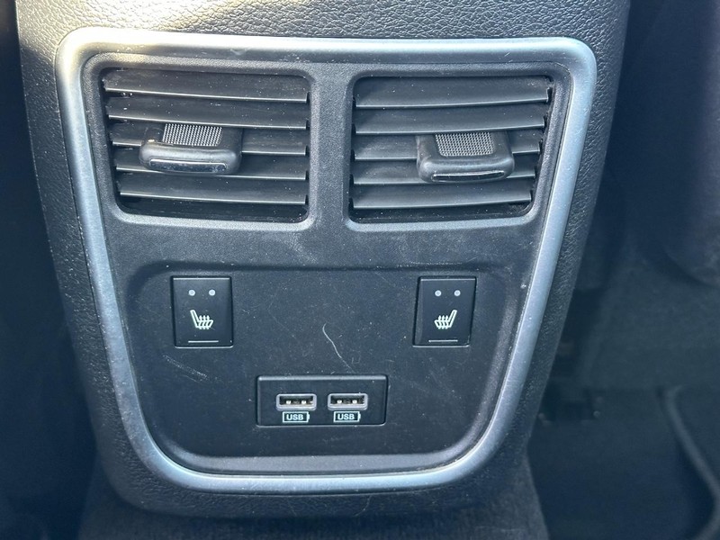 Dodge Charger Vehicle Full-screen Gallery Image 12