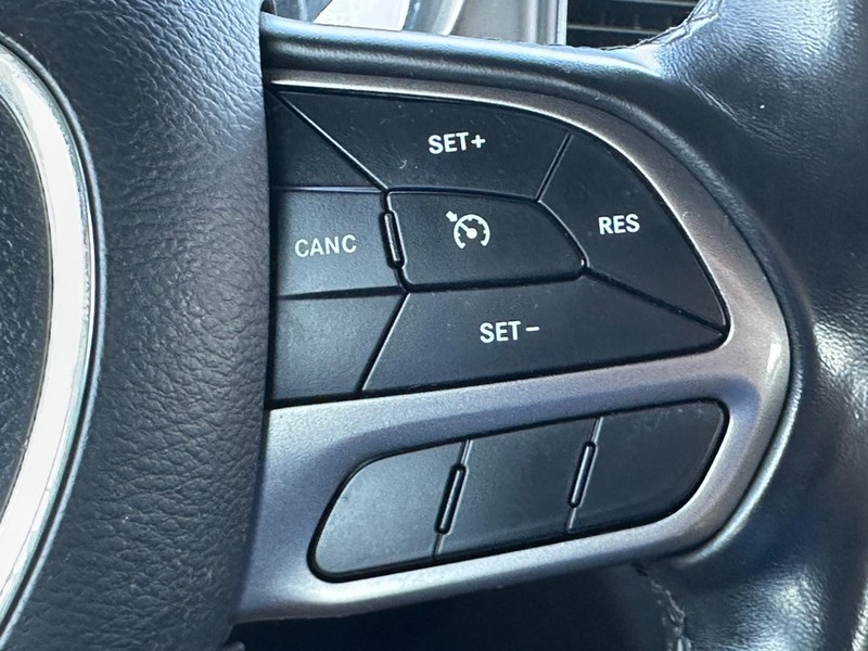 Dodge Charger Vehicle Full-screen Gallery Image 16