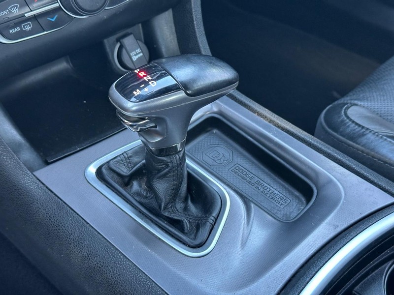 Dodge Charger Vehicle Full-screen Gallery Image 22