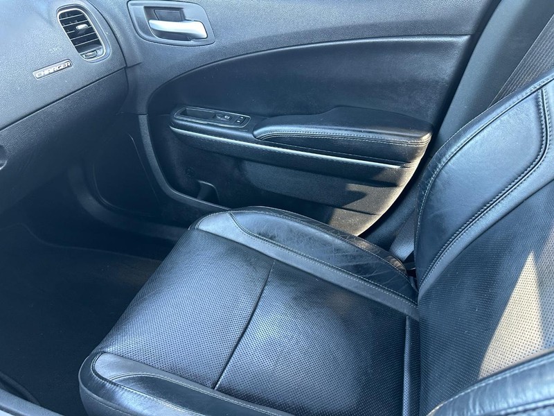 Dodge Charger Vehicle Full-screen Gallery Image 23