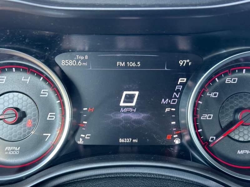 Dodge Charger Vehicle Full-screen Gallery Image 24
