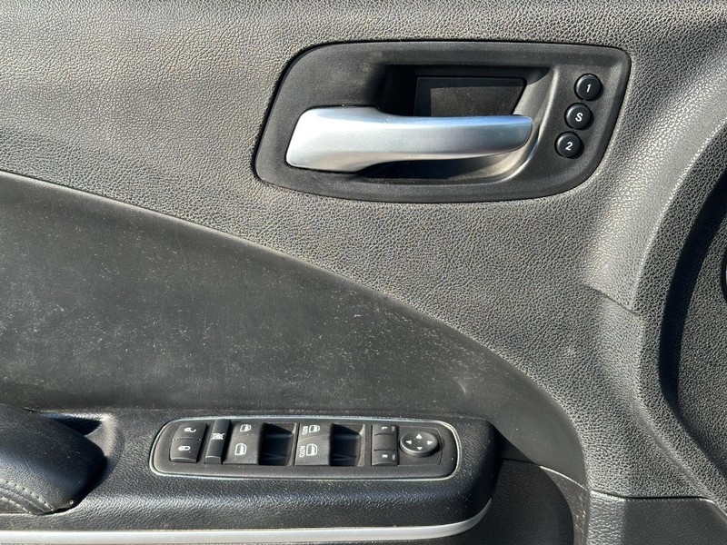 Dodge Charger Vehicle Full-screen Gallery Image 26
