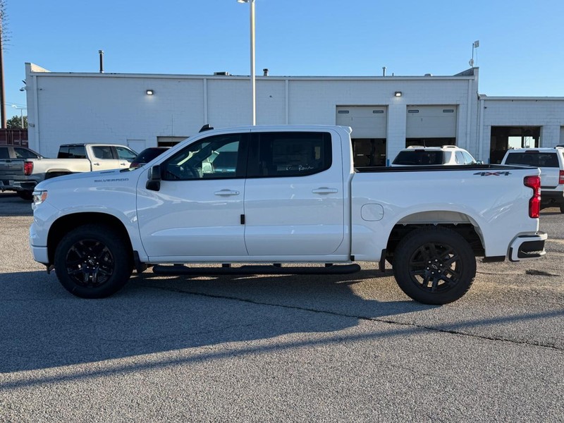 Chevrolet Silverado 1500 Vehicle Full-screen Gallery Image 2
