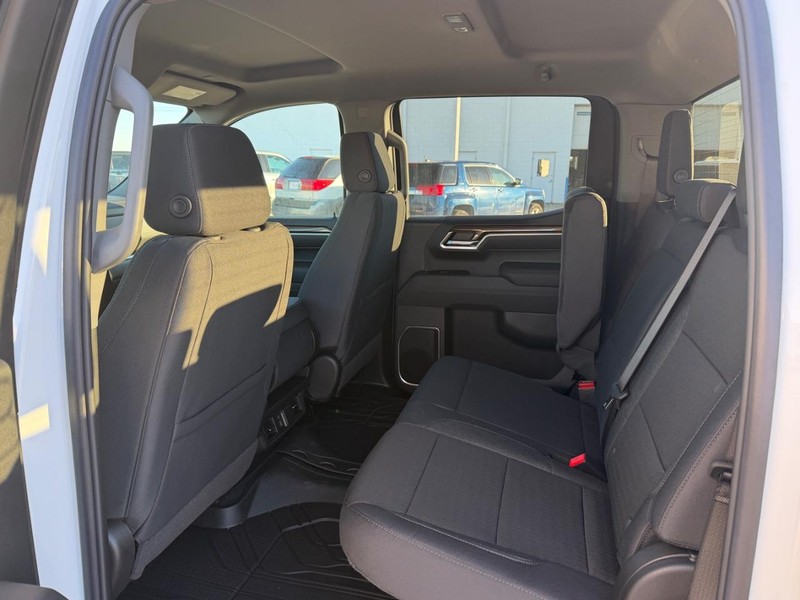 Chevrolet Silverado 1500 Vehicle Full-screen Gallery Image 4