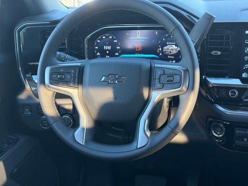 Chevrolet Silverado 1500 Vehicle Full-screen Gallery Image 6
