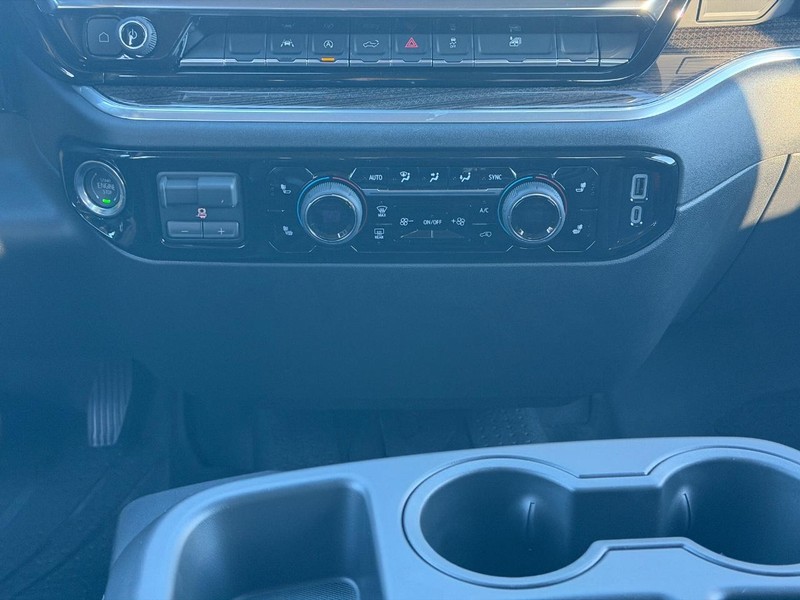 Chevrolet Silverado 1500 Vehicle Full-screen Gallery Image 8