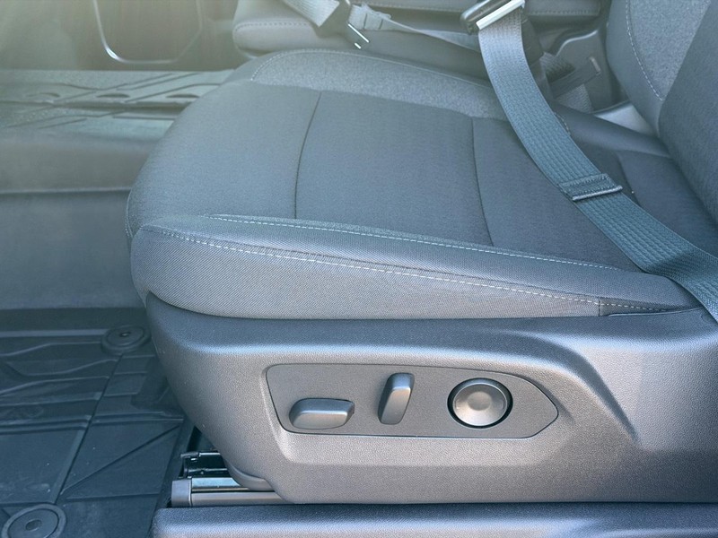 Chevrolet Silverado 1500 Vehicle Full-screen Gallery Image 10