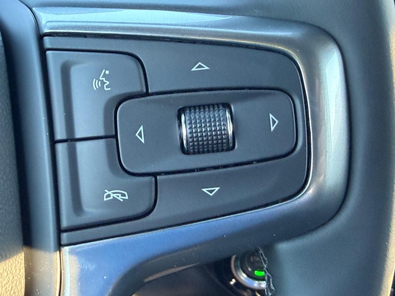 Chevrolet Silverado 1500 Vehicle Full-screen Gallery Image 12