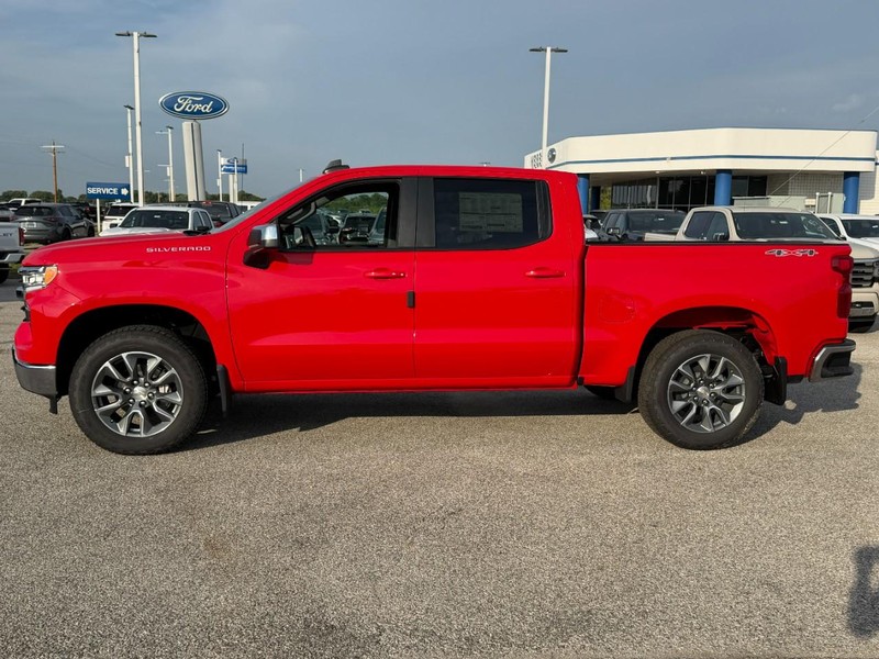 Chevrolet Silverado 1500 Vehicle Full-screen Gallery Image 2