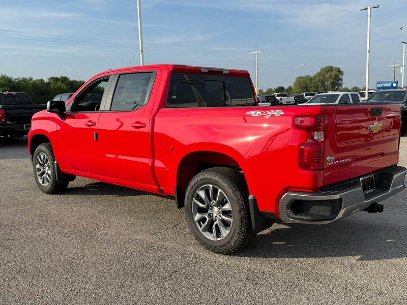 Chevrolet Silverado 1500 Vehicle Full-screen Gallery Image 3