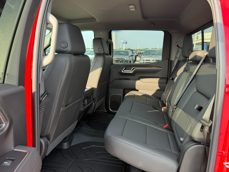 Chevrolet Silverado 1500 Vehicle Full-screen Gallery Image 4