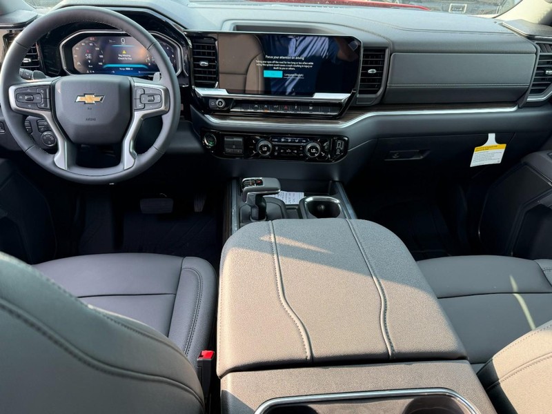 Chevrolet Silverado 1500 Vehicle Full-screen Gallery Image 5